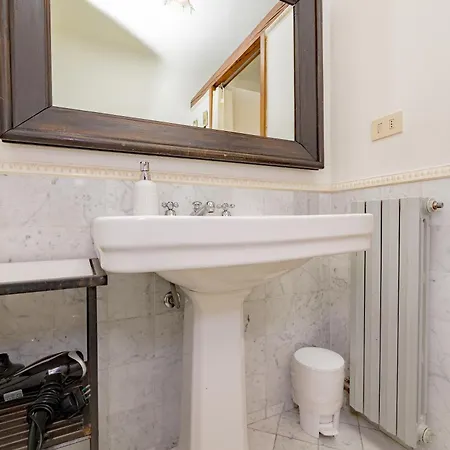 Luxury Naviglio House - 10 Min Cathedral Apartment Milan