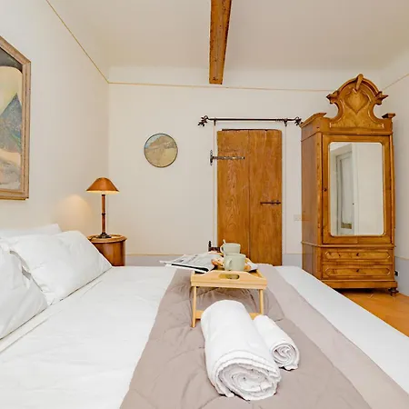 Luxury Naviglio House - 10 Min Cathedral Apartment Milan