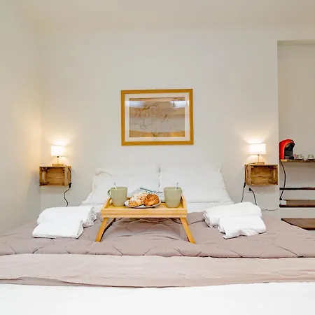 Luxury Naviglio House - 10 Min Cathedral Apartment
